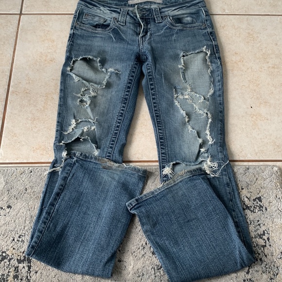 Refuge size 2 low rise blue denim jeans distress hole - Picture 7 of 8